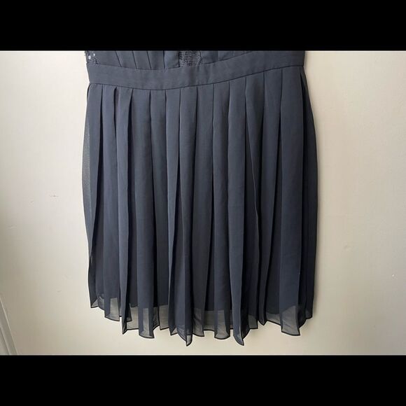 đť…şbcbgeneration Black Pleat Release Lace Dress - 4 - Picture 5 of 10